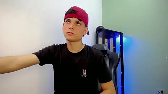 dilan hott  online show from 12/04/25, 05:34