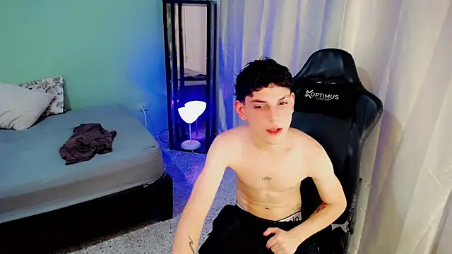 dilan hott  online show from 09/20/25, 08:47