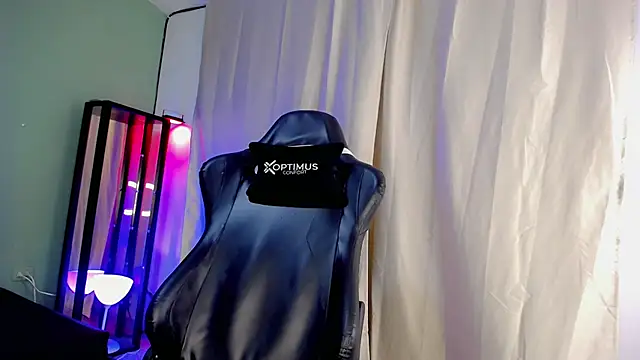 dilan hott  online show from 11/09/25, 08:46