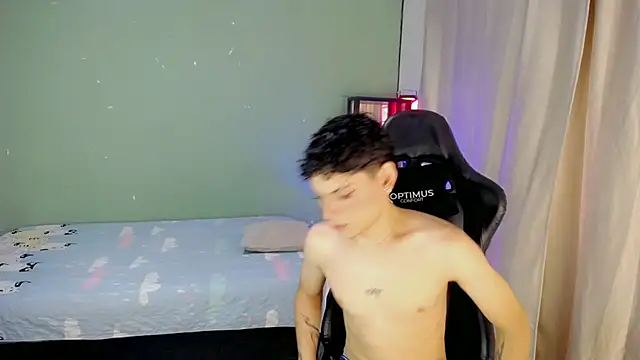 dilan hott  online show from 11/24/25, 06:19