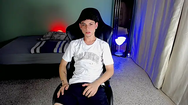 dilan hott  online show from 10/02/25, 08:12