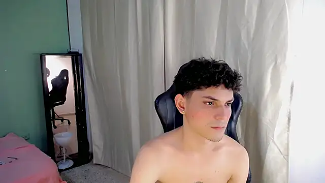 dilan hott  online show from 11/19/25, 08:31