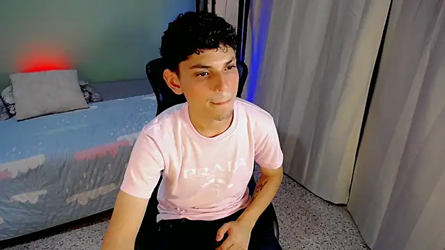 dilan hott  online show from 09/29/25, 10:48