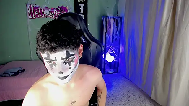 dilan hott  online show from 10/31/25, 08:16