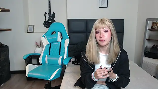 Amnesia  online show from 11/19/25, 12:49