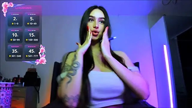 Snapshot of Veronica_Larsson chatting on 09/27/25, 06:25 Veronica Larsson online show from 09/27/25, 06:25