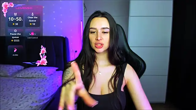 Snapshot of Veronica_Larsson chatting on 12/15/25, 04:29 Veronica Larsson online show from 12/15/25, 04:29