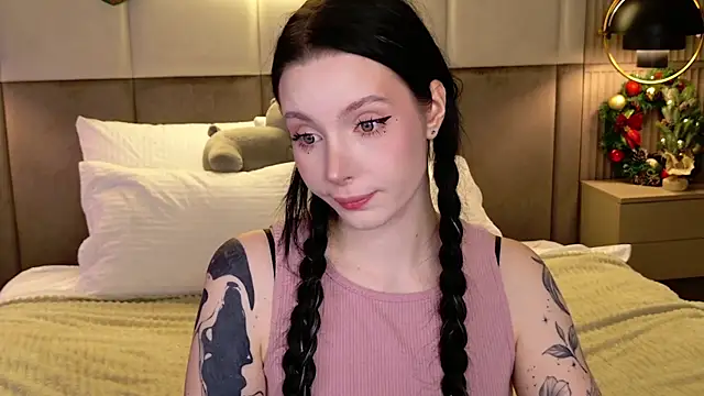 Goldy Stark online show from 12/19/25, 08:44