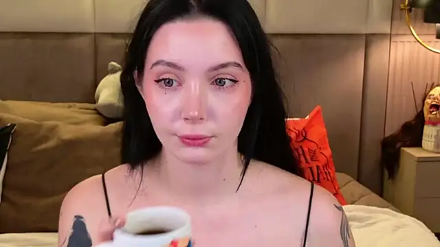 Goldy Stark online show from 10/18/25, 08:33