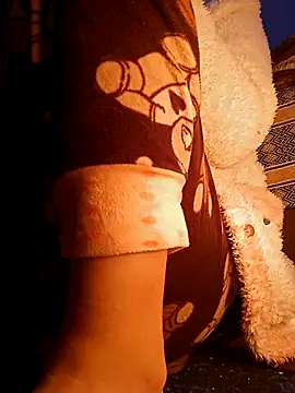 hanonaa1 online show from 12/22/25, 09:59