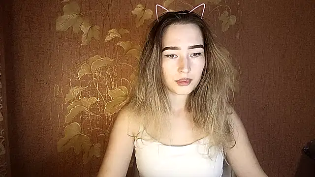 Snapshot of Awora_Wolf chatting on 09/17/25, 05:15 Awora Wolf online show from 09/17/25, 05:15