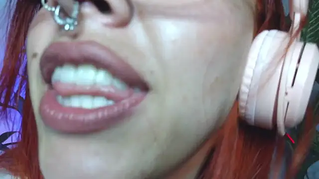 bri von dhara   online show from 11/12/25, 12:37