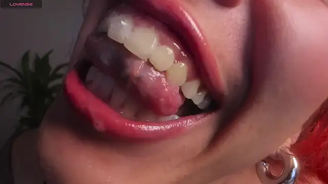 bri von dhara   online show from 10/14/25, 01:56