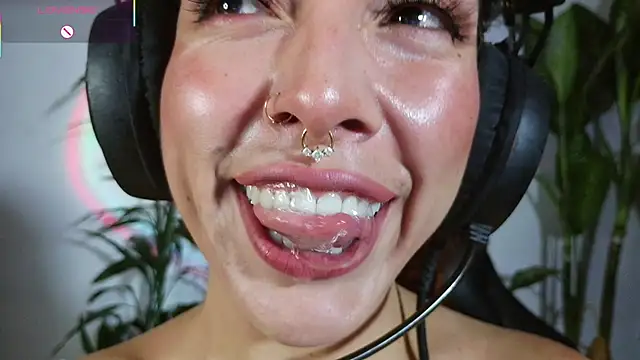 bri von dhara   online show from 04/11/26, 08:56