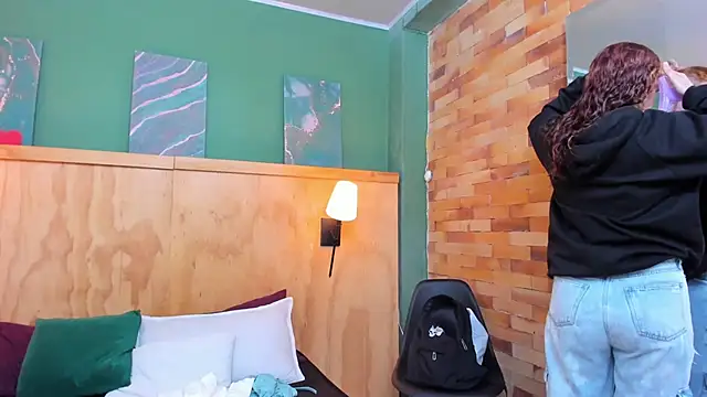 aliceandsia online show from 11/27/25, 07:03