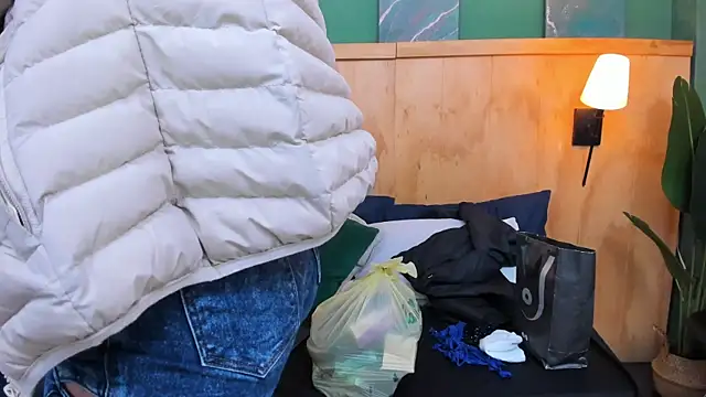 aliceandsia online show from 12/20/25, 03:37