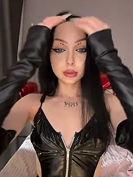 Lina Thornton  online show from 07/15/26, 10:44