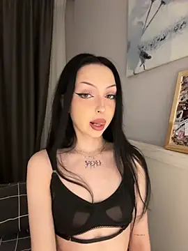 Lina Thornton  online show from 04/10/26, 05:53