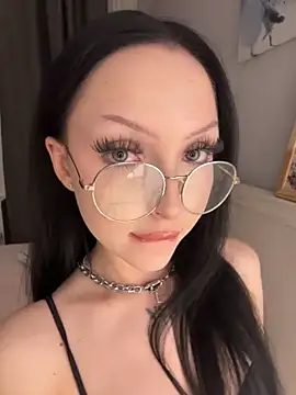 Lina Thornton  online show from 05/22/26, 08:29