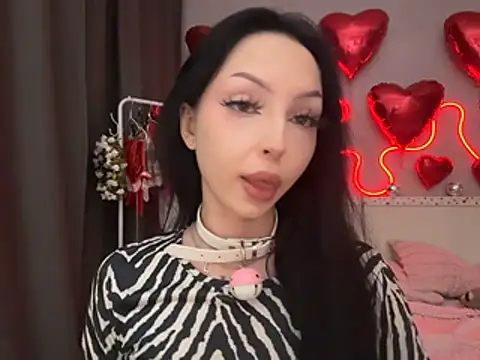 Lina Thornton  online show from 07/28/26, 04:27