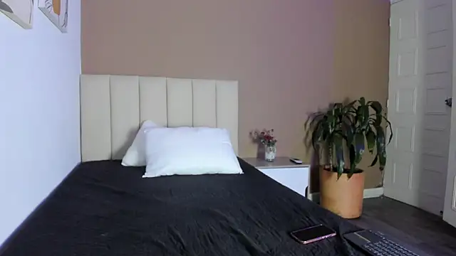Snapshot of Samyscott_ chatting on 05/08/26, 08:56 Samyscott online show from 05/08/26, 08:56