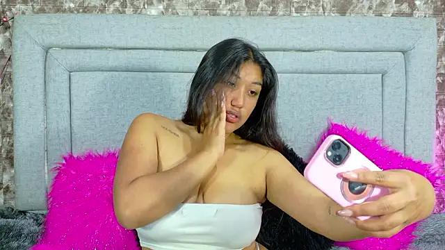 Snapshot of SharaRous chatting on 01/16/26, 11:58 SharaRous online show from 01/16/26, 11:58