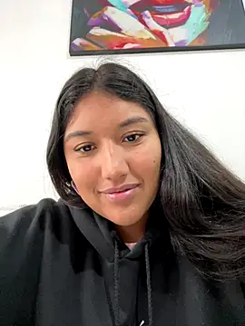 Snapshot of SharaRous chatting on 12/19/25, 11:45 SharaRous online show from 12/19/25, 11:45