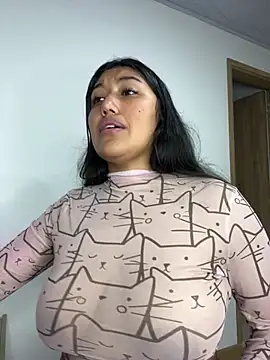 Snapshot of SharaRous chatting on 01/18/26, 02:48 SharaRous online show from 01/18/26, 02:48