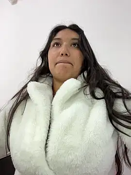 Snapshot of SharaRous chatting on 02/24/26, 05:03 SharaRous online show from 02/24/26, 05:03