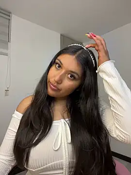 SharaRous online show from 06/11/26, 01:05
