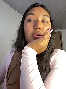 Snapshot of SharaRous chatting on 02/07/26, 11:02 SharaRous online show from 02/07/26, 11:02