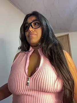 Snapshot of SharaRous chatting on 02/03/26, 02:53 SharaRous online show from 02/03/26, 02:53