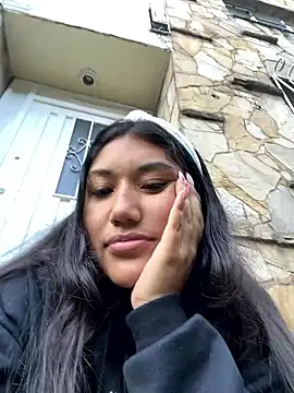 Snapshot of SharaRous chatting on 01/19/26, 11:58 SharaRous online show from 01/19/26, 11:58