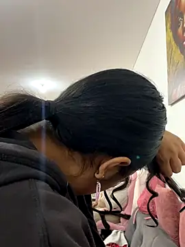 SharaRous online show from 12/05/25, 12:04