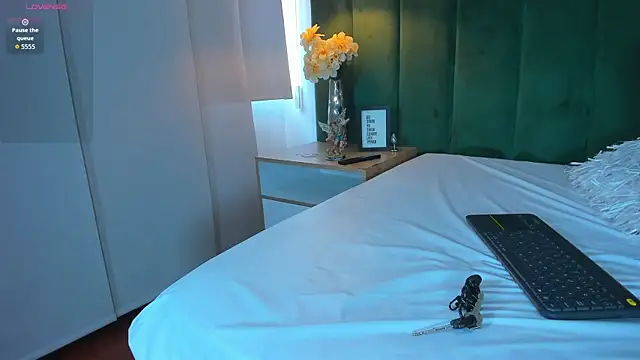 kittyy milk 001 online show from 09/23/25, 05:53