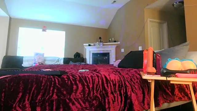 LunaSynns online show from 09/17/25, 08:33