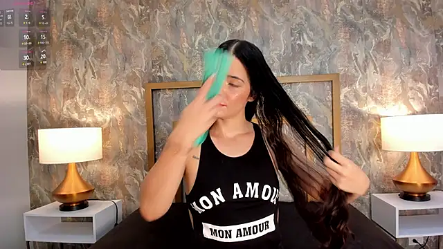 Snapshot of DannaBelucci chatting on 11/14/25, 12:53 DannaBelucci online show from 11/14/25, 12:53