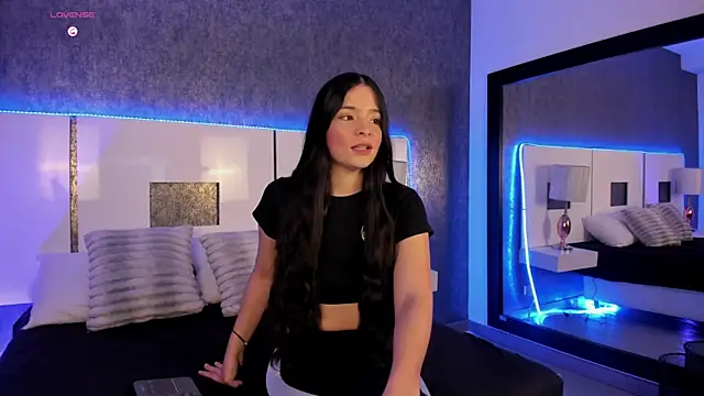 Snapshot of DannaBelucci chatting on 12/18/25, 12:53 DannaBelucci online show from 12/18/25, 12:53