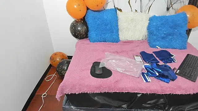 nina vixen online show from 10/31/25, 03:41