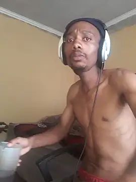 Snapshot of Hidden_African_Fruit chatting on 02/14/26, 05:29 Hidden African Fruit online show from 02/14/26, 05:29