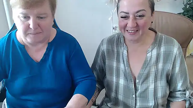 Snapshot of Bertie_Adeline chatting on 10/14/25, 09:21 Bertie Adeline online show from 10/14/25, 09:21