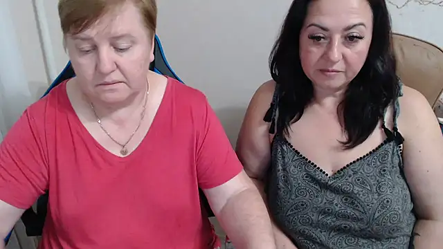 Snapshot of Bertie_Adeline chatting on 09/29/25, 08:25 Bertie Adeline online show from 09/29/25, 08:25