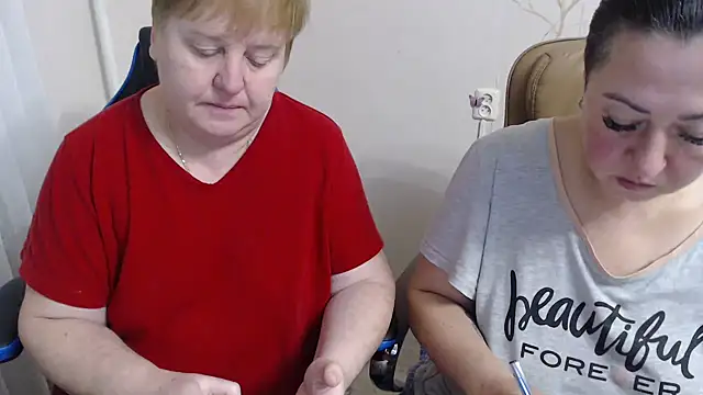 Snapshot of Bertie_Adeline chatting on 10/10/25, 05:25 Bertie Adeline online show from 10/10/25, 05:25