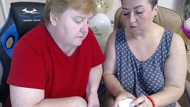 Snapshot of Bertie_Adeline chatting on 10/18/25, 07:38 Bertie Adeline online show from 10/18/25, 07:38
