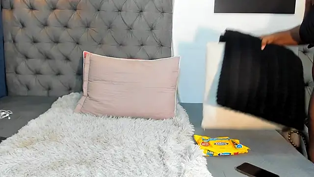 nahiroby ebony online show from 12/18/25, 06:45