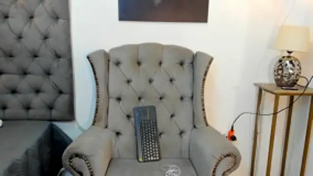 nahiroby ebony online show from 10/24/25, 07:02