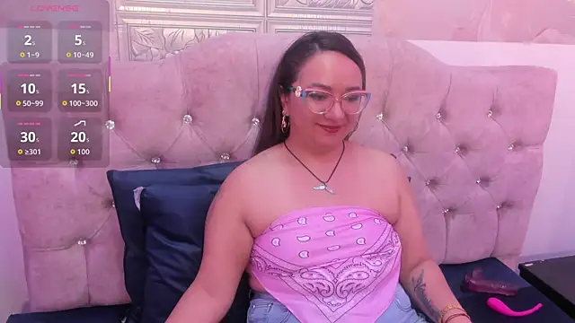 Snapshot of leyla_smithh chatting on 09/20/25, 12:21 leyla smithh online show from 09/20/25, 12:21