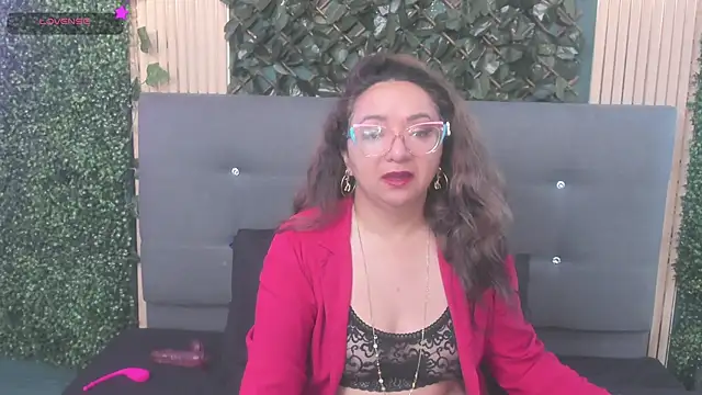 Snapshot of leyla_smithh chatting on 09/12/25, 12:16 leyla smithh online show from 09/12/25, 12:16