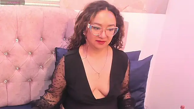 Snapshot of leyla_smithh chatting on 10/12/25, 01:34 leyla smithh online show from 10/12/25, 01:34