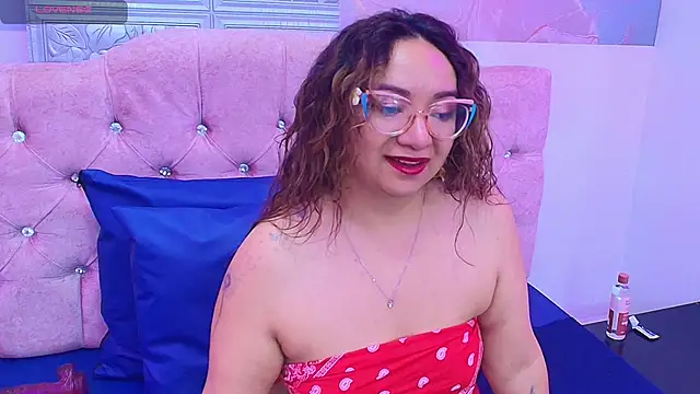 Snapshot of leyla_smithh chatting on 10/05/25, 01:46 leyla smithh online show from 10/05/25, 01:46